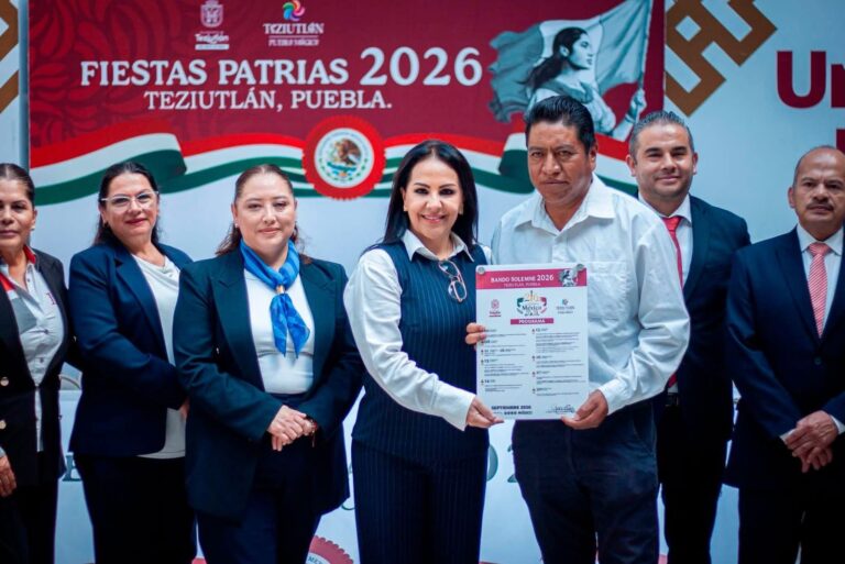 Develan Bando Solemne en Teziutlán y anuncian programa de Fiestas Patrias 2026