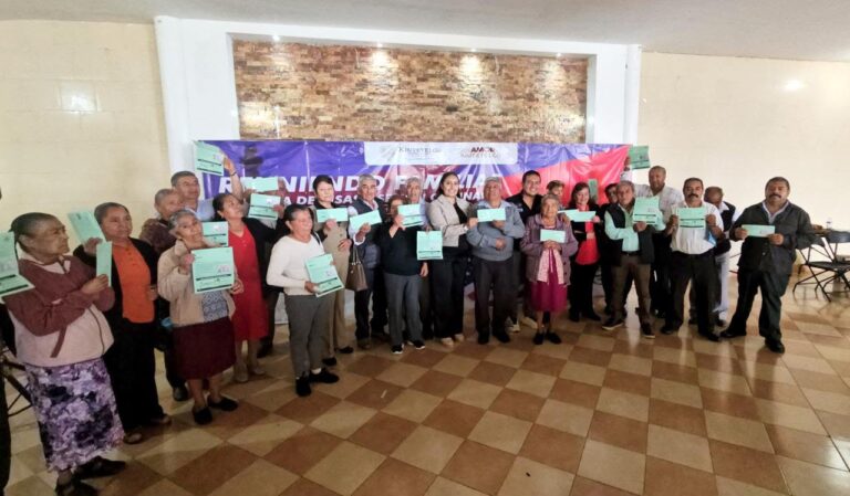 Entregan 25 visas americanas para reunificación familiar a habitantes de Xiutetelco